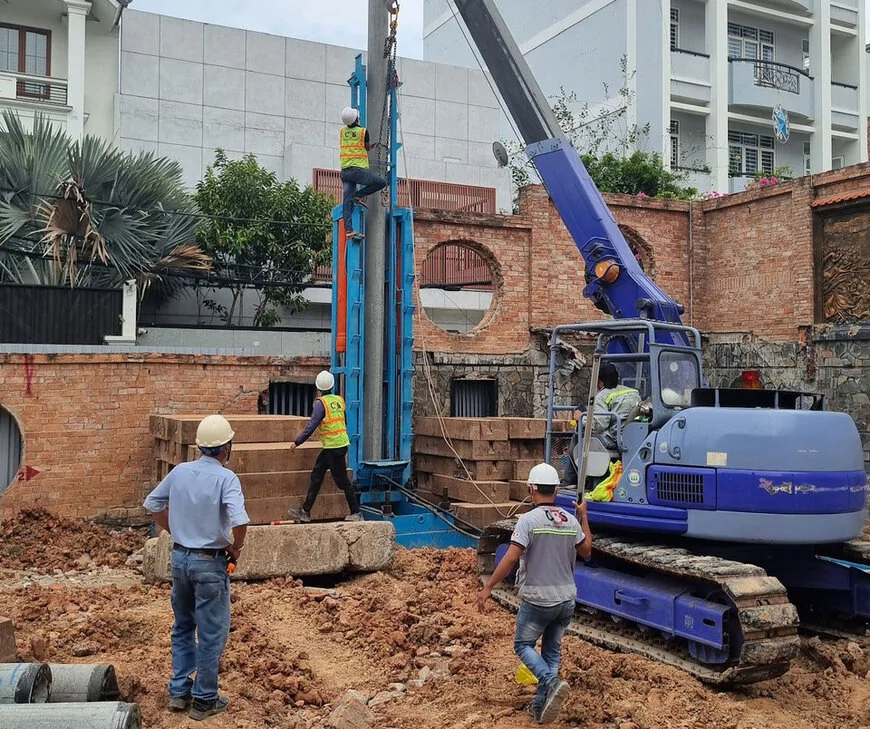 Phương pháp ép cọc bê tông bằng máy tải