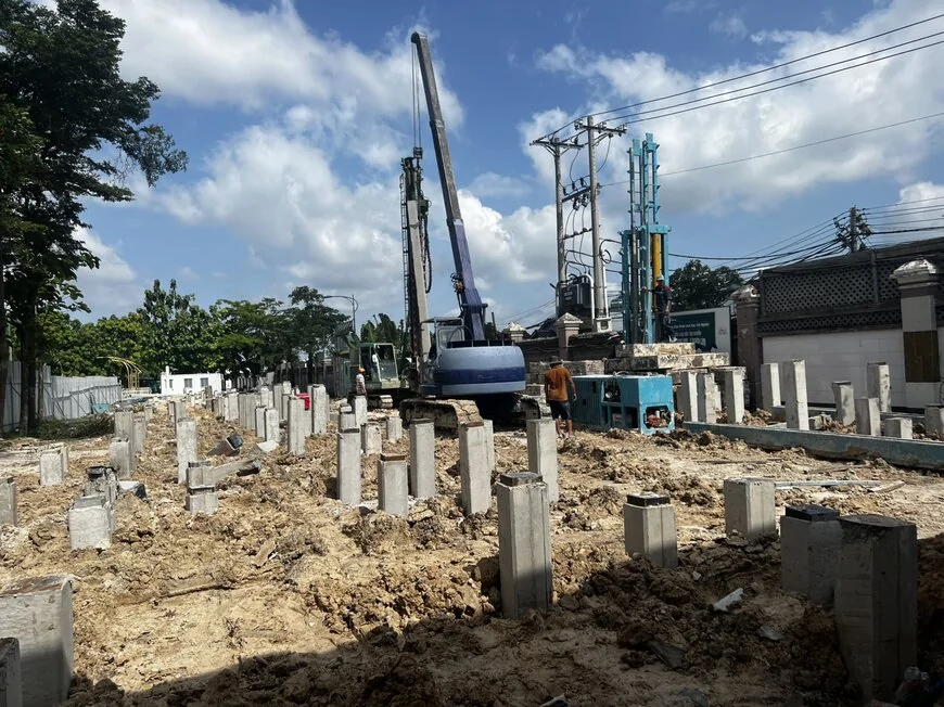 Khoảng cách bố trí cọc bê tông trong đài
