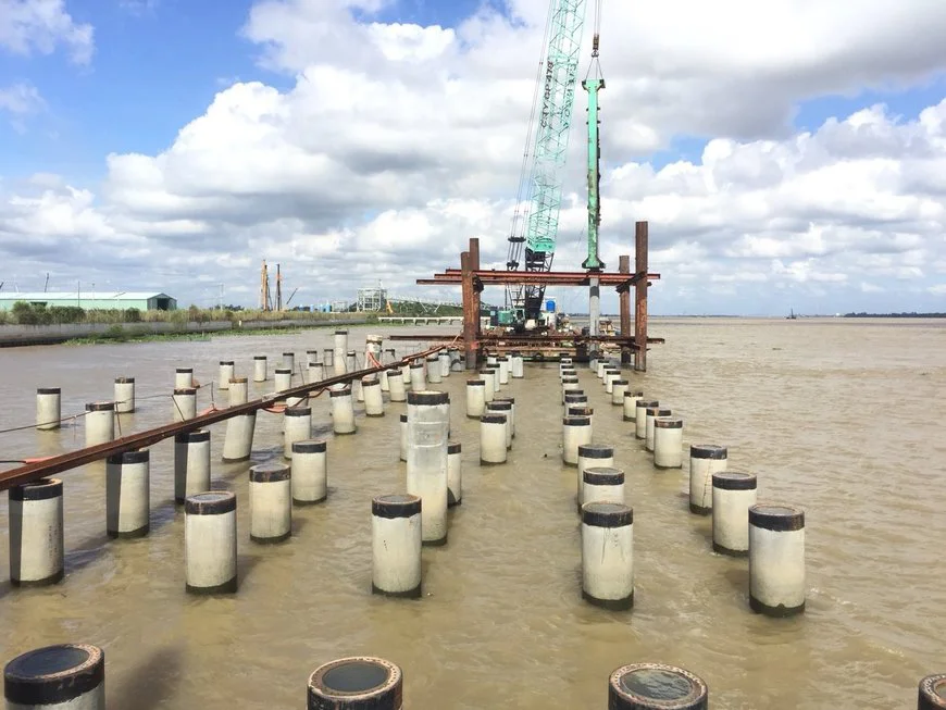 Xây dựng các công trình thủy lợi và cảng biển
